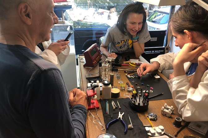 À Maurice Watch Workshop in Zurich - Dressing as a traditional watchmaker and taking photos that make sense