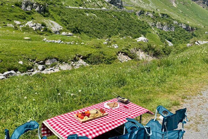 Alpine Food Tour Swiss delicacies with a view - Klausenpass: the mountain pass stop that sets the mood