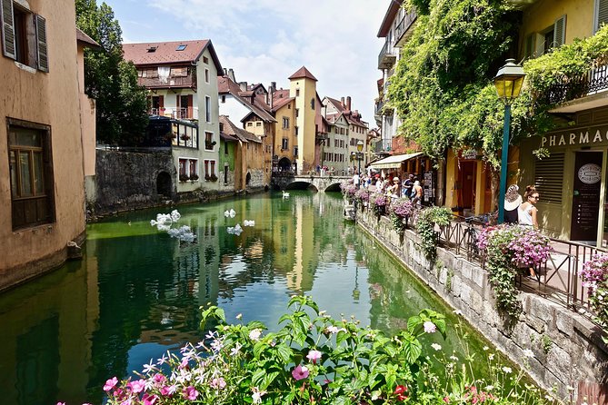 Annecy - Venice of the Alps - Tour from Geneva - Practical timing stuff: hours, restrooms, and the bus comfort factor