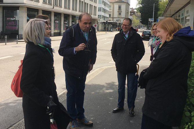 Banks and notorious clients: Stories about the Gnomes of Zurich - Guide Mark’s Style: Expert Stories, Great Pace, and Real Interaction