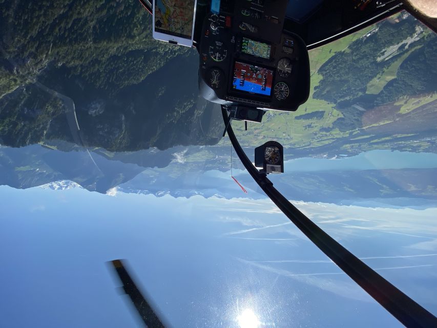 Bern: Mountain & Lake Helicopter Flight for 2 or 3 People - Price and value: what $1,535 per group buys you