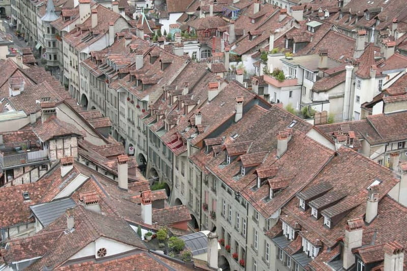 Bern: Political Walking Tour with a Diplomat - Fountains of Bern and Freibad Marzili, the Local Life Side of Politics
