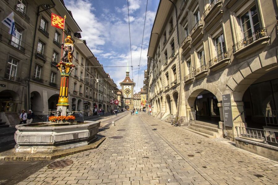 Bern: Private Express Walk with a Local in 60 minutes - Timing, language, and what to wear for comfortable walking
