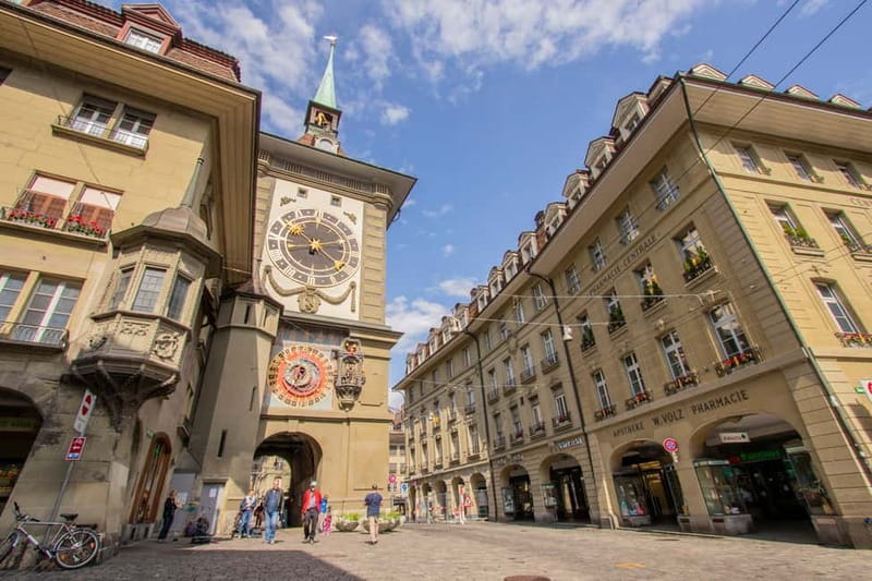 Bern: Private Express Walk with a Local in 60 minutes - Loebegge and Käfigturm: landmarks you understand with a local’s eyes
