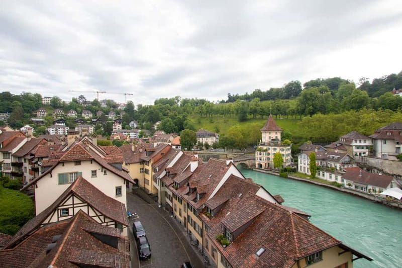 Bern: Private Express Walk with a Local in 60 minutes - Finding the start point at Christoffelapotheke bench