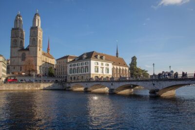 Best of Zurich Tour with Felsenegg Cable Car and Ferry Ride