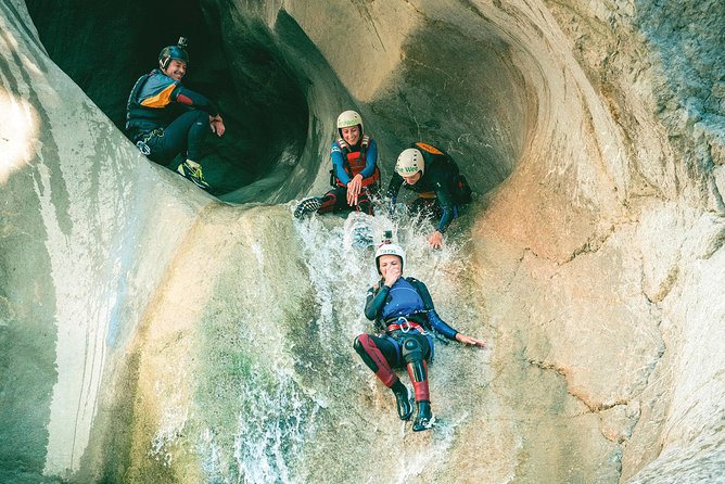Canyoning Chli Schliere with OUTDOOR (Advanced) - Getting ready: equipment, hot showers, and the safety talk that matters