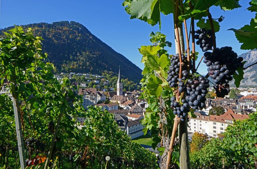 Chur: Altstadtführung - Finding the start point outside Graubündner Kantonalbank