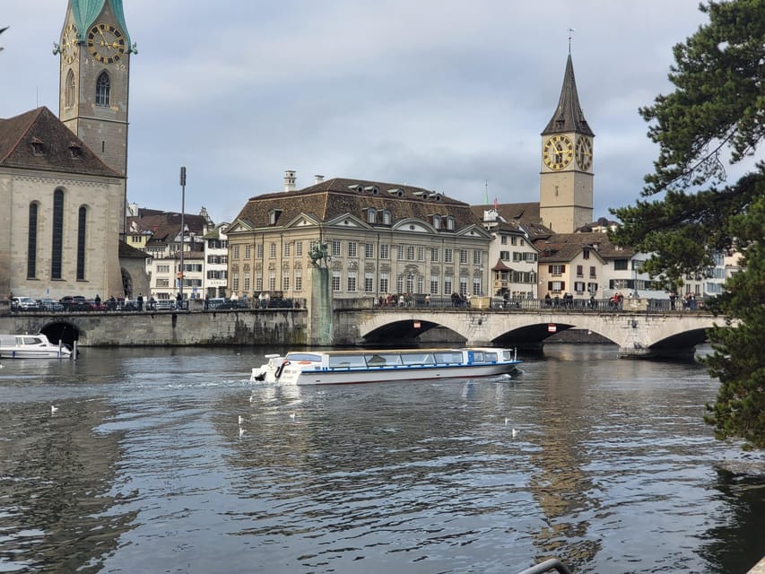 City tour historic old town Zurich - Leninwohnung, then Grossmünster and Fraumünster: three anchors in one flow
