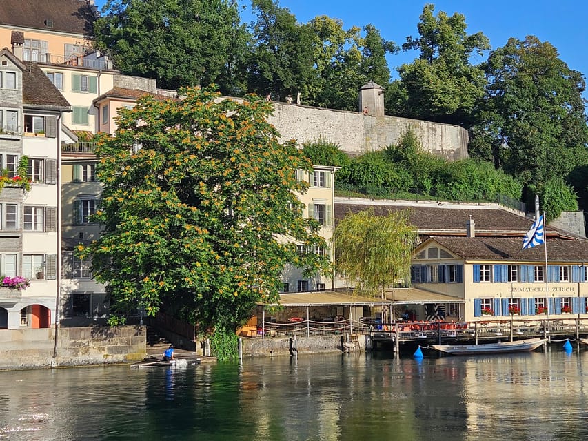 City tour historic old town Zurich - Thermengasse, St. Peter, and Lindenhof: finishing with views and perspective