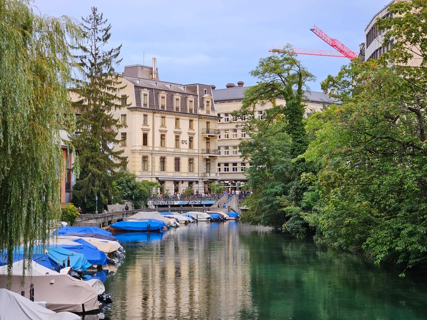 City tour historic old town Zurich - Hirschen-Platz meeting point, then the old-town route starts moving