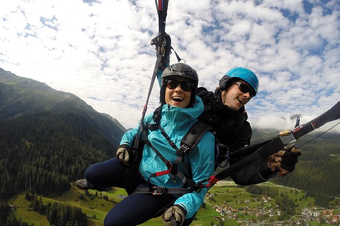 Davos Absolutely Free Flying Paragliding Tandem Flight 1'000 Meters High - The 2-hour schedule that keeps things simple