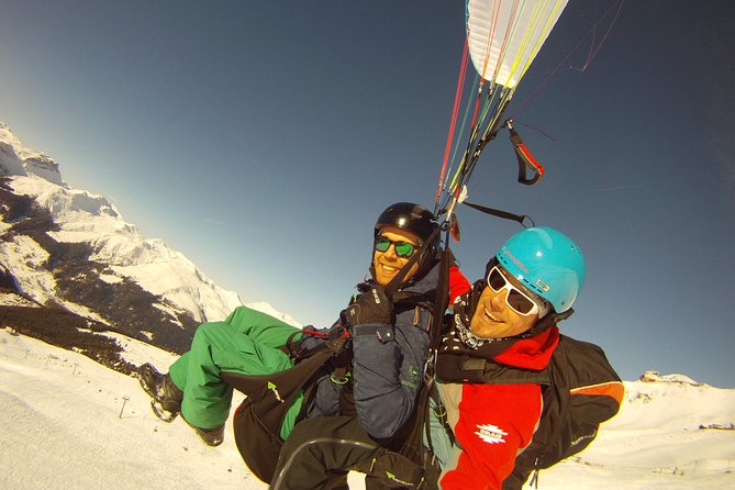 Davos Absolutely Free Flying Paragliding Tandem Flight 1'000 Meters High - Takeoff, airtime, and the pilot-led experience