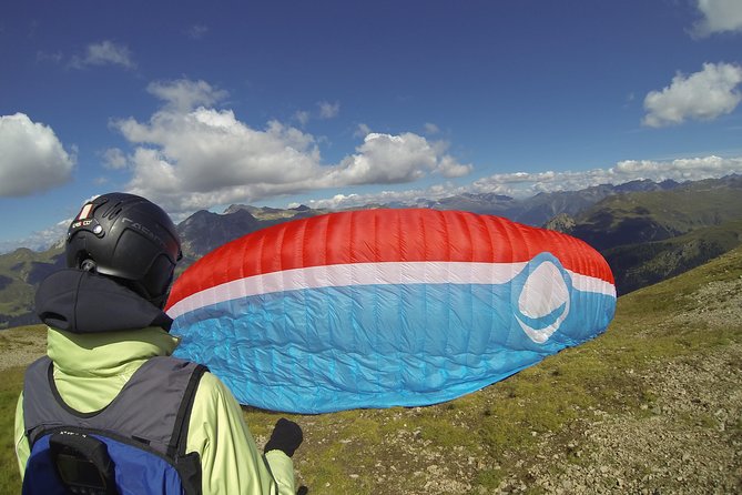 Davos Paragliding Private Tandem Pilot Half Day - Meeting at Davos Platz and Getting Set Up Fast