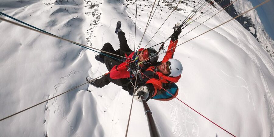 Davos: Tandem Paragliding Flight - Getting Started at Jakobshornbahn in Davos Platz