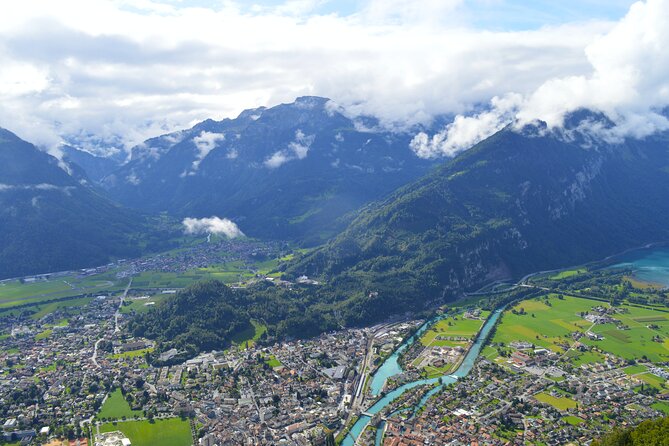 Daytrip to Swiss Villages: Interlaken Grindelwald & Lauterbrunnen - Stop 2: Grindelwald and the Eiger-Mönch-Jungfrau View Game