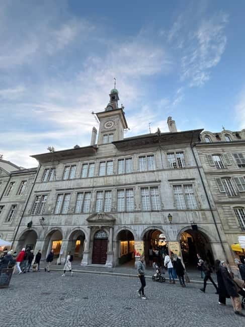 Discover Lausanne’s highlights with a local guide (EN) - Palud Square and Town Hall: the civic heart with a famous clock
