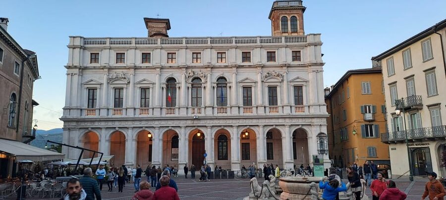 E-bike tour to discover Bergamo - Astino valley and the monastery stop: nature with a heritage backbone