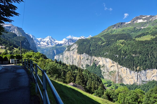 Easy countryside tour in Swiss Alps - kids friendly - Lauterbrunnen and Wengen: an easy “Swiss Alps win” for families