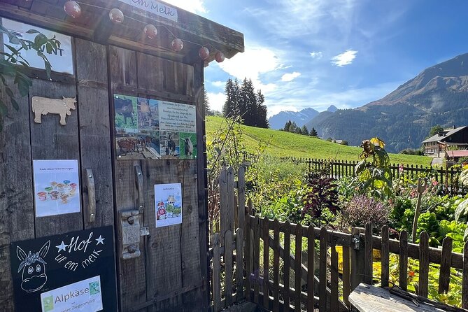 Easy countryside tour in Swiss Alps - kids friendly - Staubbachbankli Wengen: animals, cliff views, and waterfall power