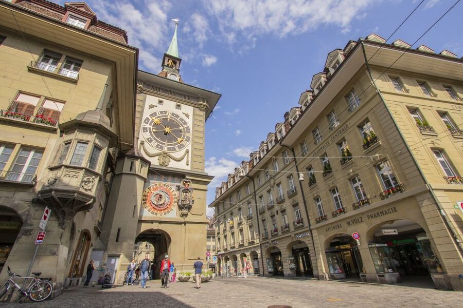 Explore the best guided intro tour of Bern with a Local - Who this tour suits best