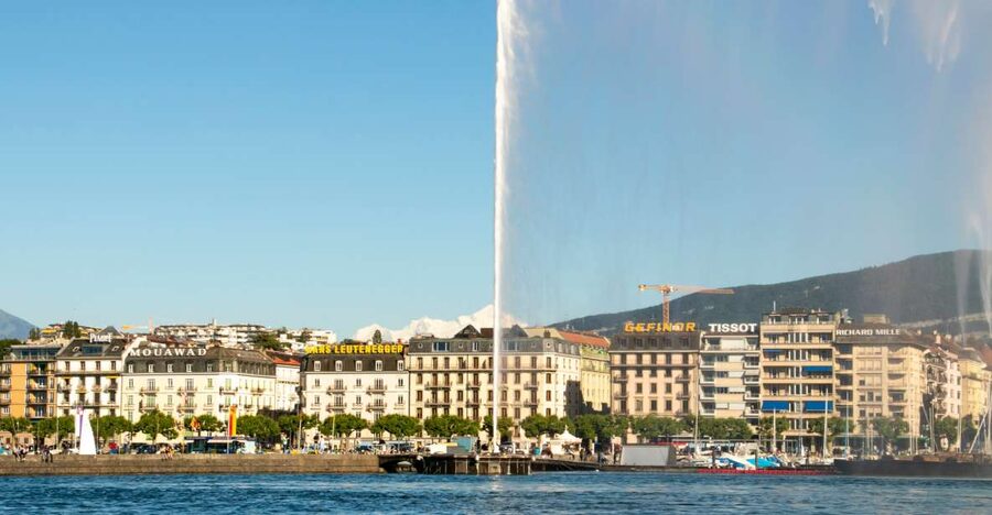 Explore the best guided intro tour of Geneva with a Local - Meeting in Jardin Anglais, in front of The National Monument