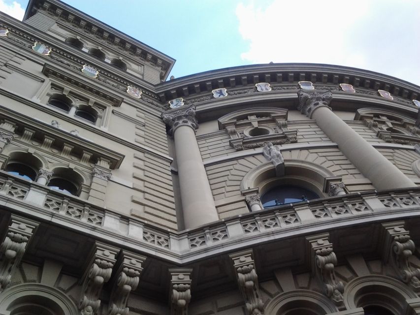 Exploring Bern: Swiss Capital Private Walking Half-Day Tour - Münsterplattform and Bern Town Hall, seeing the center make sense