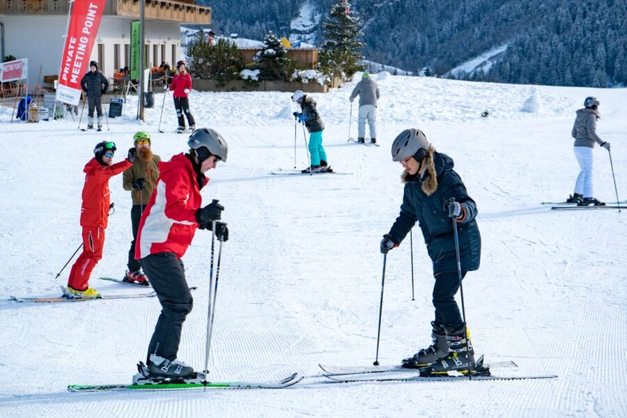 From Interlaken: 8-Hour Skiing in Grindelwald for Beginner's - How long you’ll be on snow, and what to expect from an 8-hour beginner day