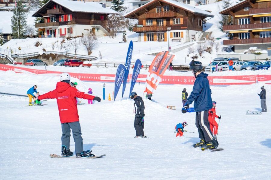 From Interlaken: Afternoon Beginners Snowboarding Lesson - Why Grindelwald feels special for learning snowboard basics