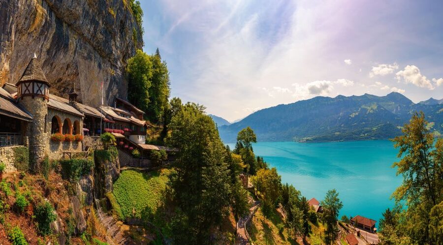 From Interlaken: Beatus Caves, Blue Lake and Lake Thun Tour - Thun Old Town and the Aare river bank: guided context, then real wandering