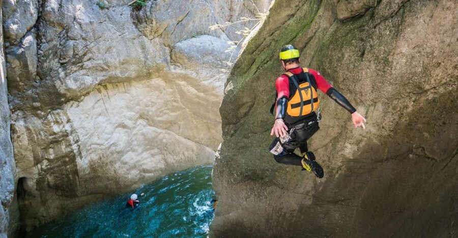 From Interlaken: Canyoning Chli Schliere - Chasing the Chli Schliere canyoning route from Interlaken