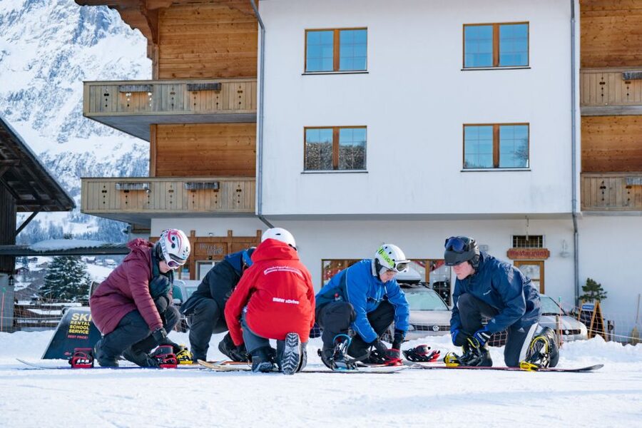 From Interlaken: Grindelwald Beginners Snowboarding Lesson - Meeting at Outdoor Interlaken Base and Getting Your Setup Right
