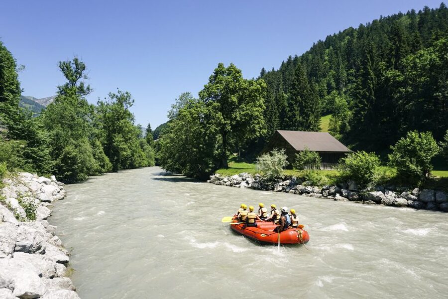 From Interlaken: River Rafting Adventure on Simme River - Guides and safety: the difference between splashes and confidence