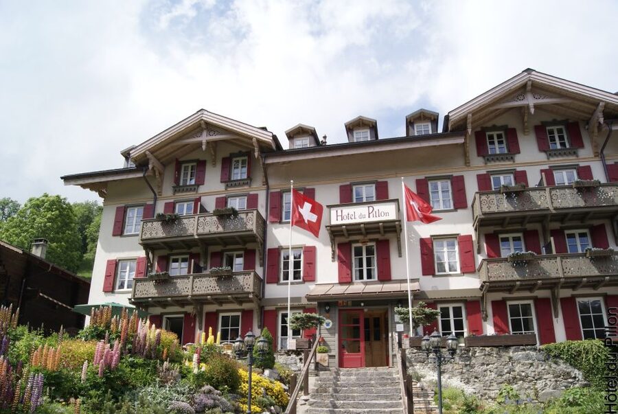 From Lausanne: Glacier 3000 experience and Montreux - Alpine Coaster and peak area time, plus what to expect at the top
