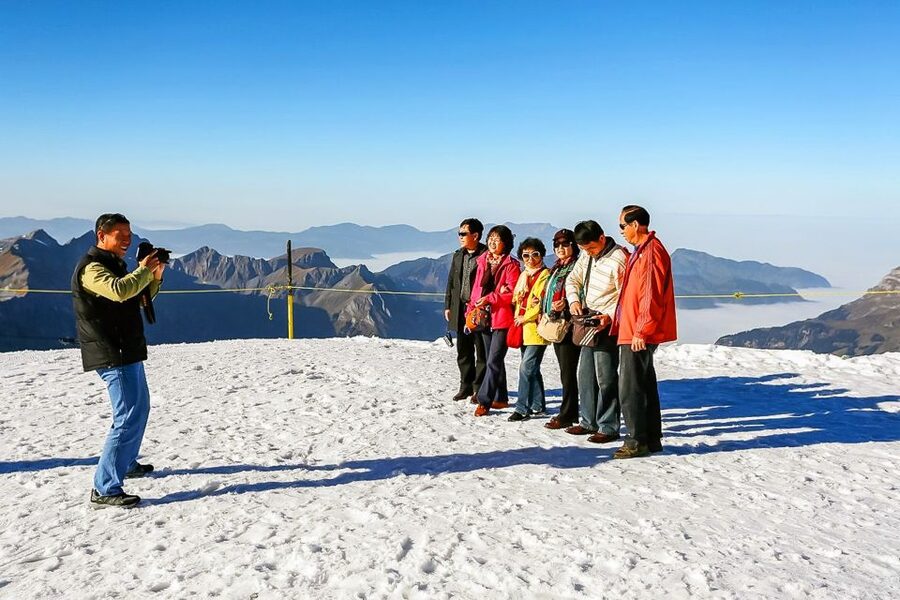 From Lucerne: Mount Titlis Half-Day Tour with Ice Flyer - Glacier Cave and the Cliff Walk: built for short attention spans
