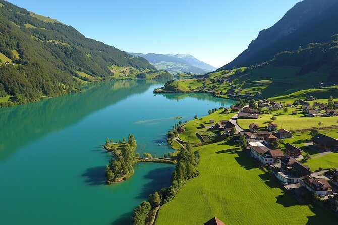 From Lucerne: Swiss Alps, Lauterbrunnen, Grindelwald Small Group - Lake Lungern viewpoint time: turquoise water and big-mountain framing