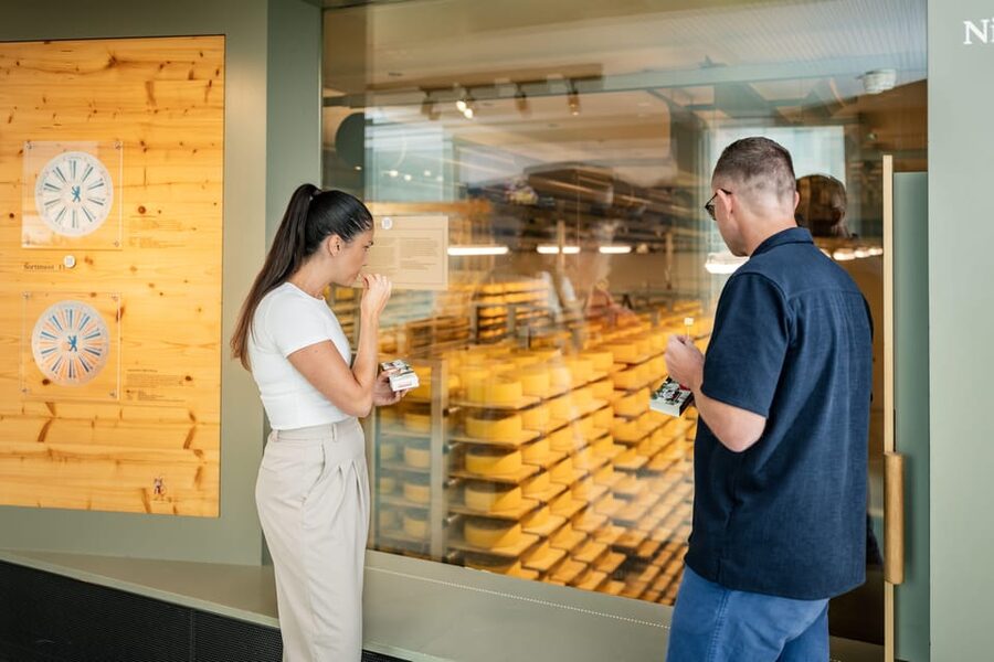 From Zurich: Chocolate and Cheese Tour in Appenzell - The Appenzell (or Saint Gallen) village stop: quick photos, real Swiss town vibes