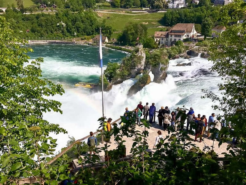 From Zurich: Rhine Falls Coach Tour with Entry Tickets - The Northbound Drive: Marthalen Frame Houses, Munot Fortress, and Vineyards