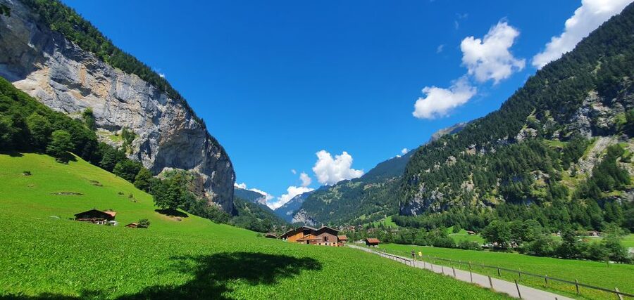 From Zurich: Waterfalls Valley & Aareschlucht Gorge Day Tour - Lauterbrunnen Valley: 72 waterfalls in an 8 km pocket