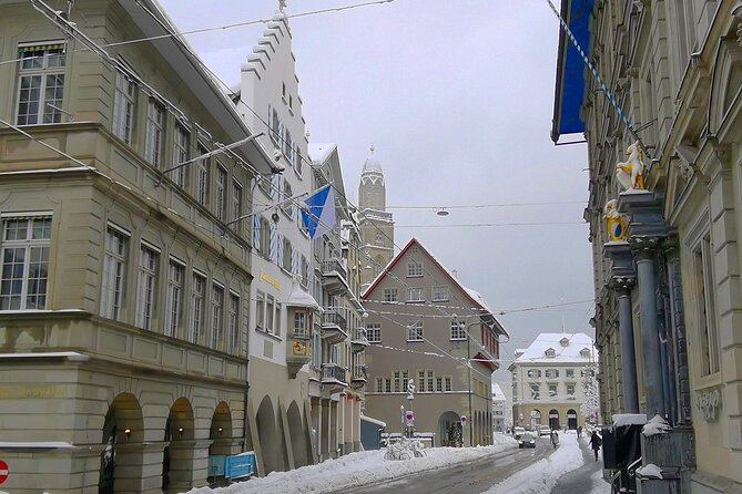 Full-Day Private Zurich Sightseeing Tour and Chocolate Tasting - ZSG-Schifffahrt cruise: a calm way to read the city