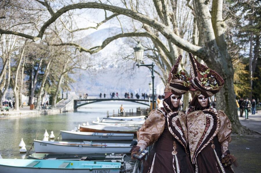 Geneva: Annecy, the Venice of the Alps and Geneva City Tour - Old Town and St. Pierre Cathedral: the quickest route to the real center