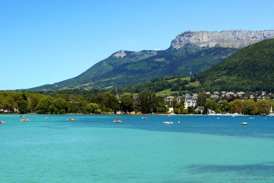 Geneva: Annecy, the Venice of the Alps and Geneva City Tour - From Place Dorcière to Annecy, and what to expect on the coach