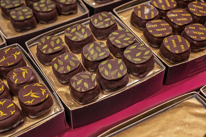 Geneva Chocolate & Sweet Delights Walking Tour by Do Eat Better - Stop 1 at Halle de Rive, Swiss classics since 1875