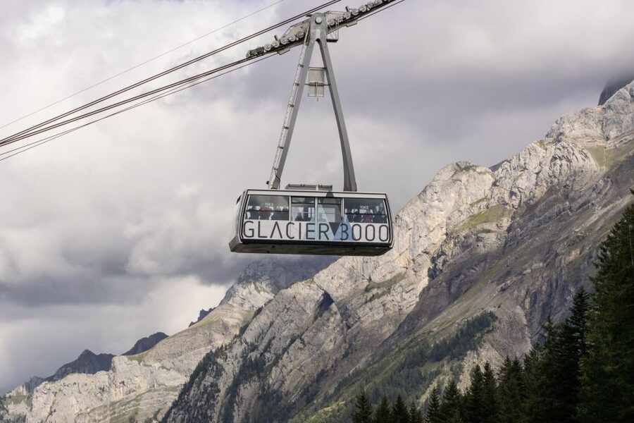 Geneva: Glacier 3000 - High Level Experience and Montreux - The snow-bus ride to Quille du Diable, where the glacier feels like a destination