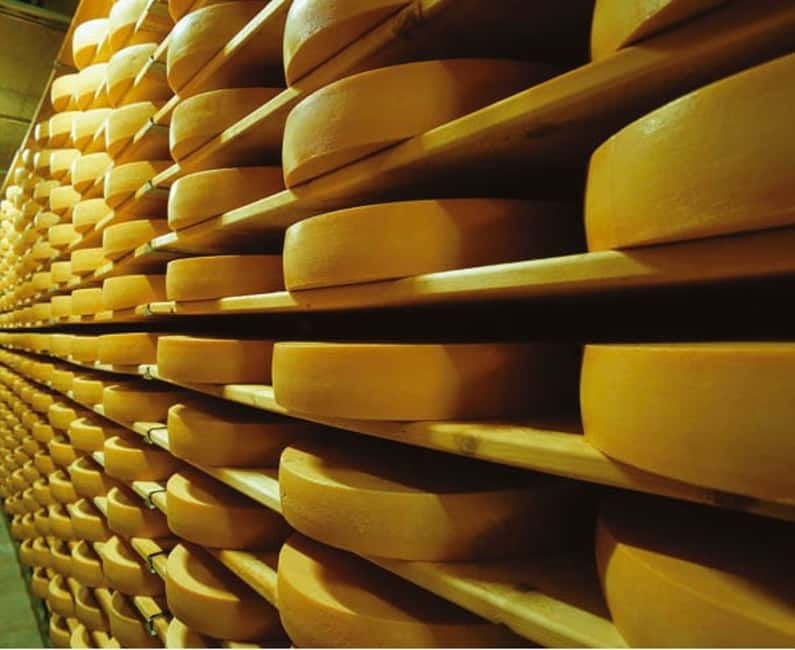 Geneva: Gruyères Tour with Chocolate, Cheese & Golden Train - From Place Dorcière to the Chocolate Start: Your Day’s Pace Begins
