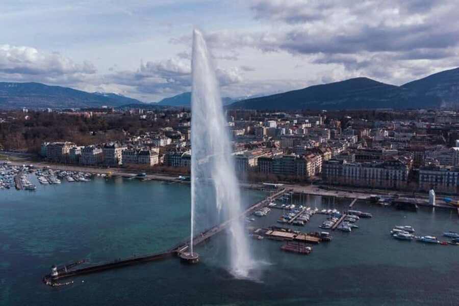 Geneva: Guided Private or Group Old Town Highlights Tour - The mini-train ride: a second look without extra planning stress