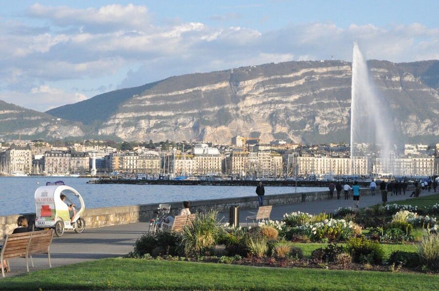 Geneva: Highlight Tour in TukTuk - Flower Clock and Reformers Wall: two signatures, two different vibes