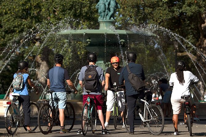 Geneva Highlights Tour by Bike - 3h - Pierres du Niton and the Jet d’Eau, where geology meets performance