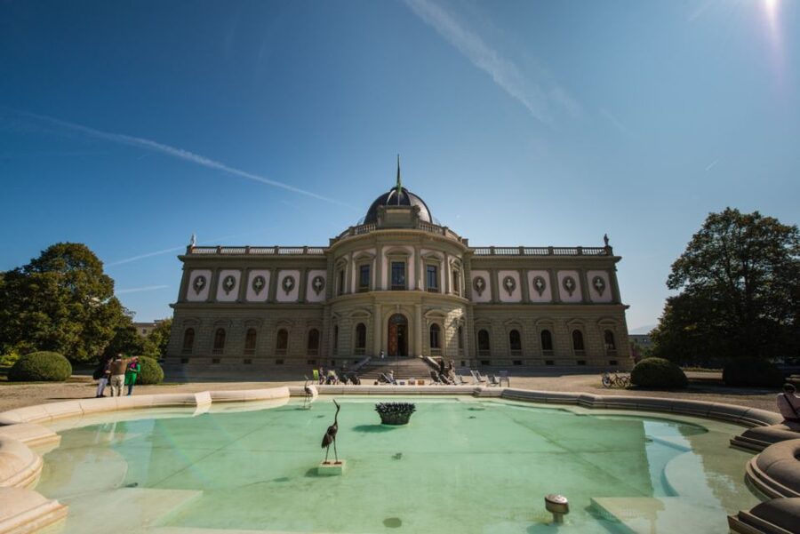Geneva: Hop-on Hop-Off Bus & Scenic Mini-Train Tour - Photo stops and timing: plan for short windows