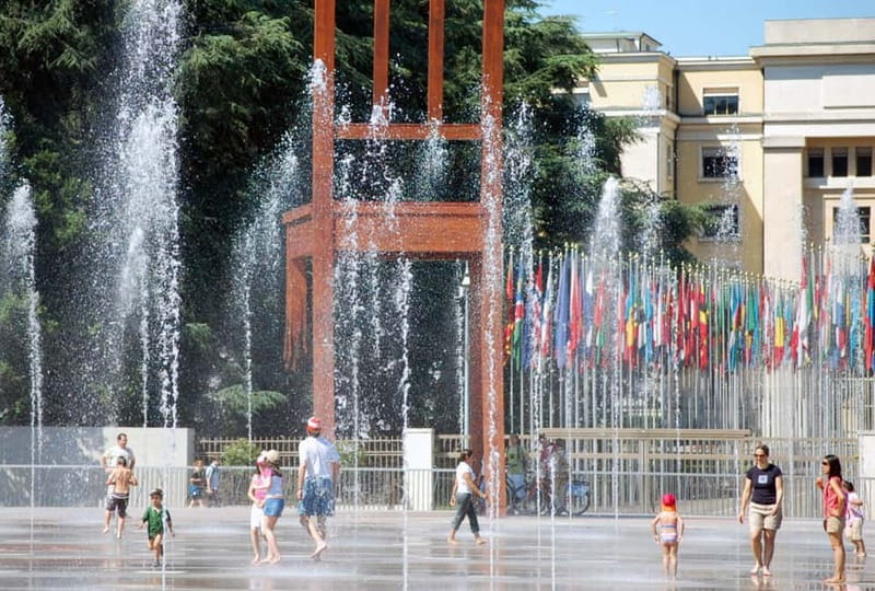 Geneva: Open-Top Sightseeing Bus Tour - UN Headquarters and the Broken Chair Monument: quick photo stops that matter